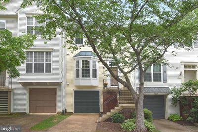 /international/us/5843-wye-oak-commons-court-burke-va-110108342940/