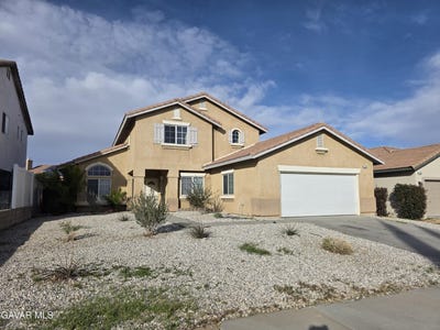 /international/us/12378-blazing-star-lane-victorville-ca-110106843926/