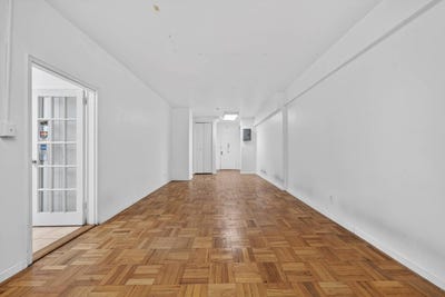 /international/us/142-05-roosevelt-ave-flushing-ny-110106565949/