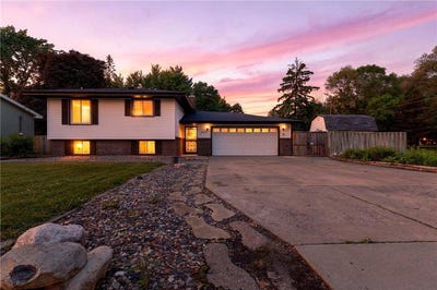 /international/us/2515-hillview-road-mounds-view-mn-110108568928/