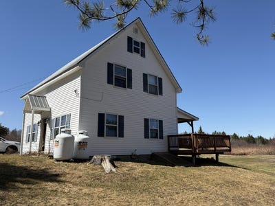 /international/us/1917-state-road-castle-hill-me-110108267134/