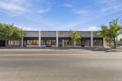 /international/us/401-e-7th-street-hanford-ca-110120460592/