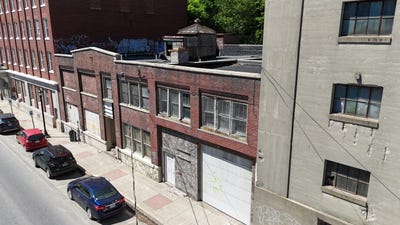 /international/us/82-water-street-augusta-me-110108475948/