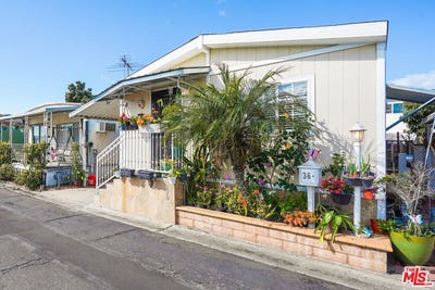 /international/us/15717-woodruff-ave-bellflower-ca-110106493189/