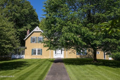 /international/us/82-west-ave-great-barrington-ma-110097991842/?lang=en