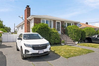 /international/us/52-augustus-st-revere-ma-110108540826/