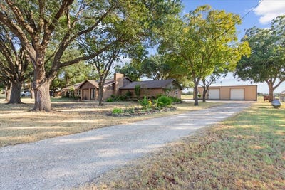 /international/us/670-berger-road-west-tx-110110332776/