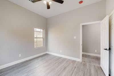 /international/us/706-poinsettia-lancaster-tx-110108503177/
