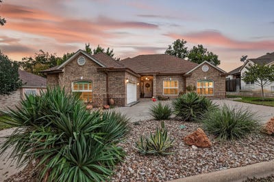 /international/us/20-augusta-drive-meadowlakes-tx-110107583385/