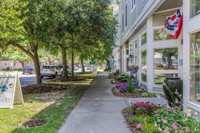 /international/us/701-n-howe-street-southport-nc-110108962832/