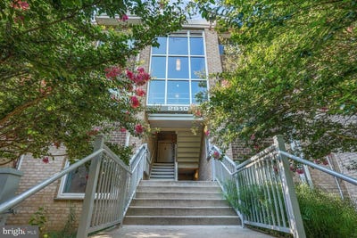 /international/us/2910-kings-chapel-road-falls-church-va-110100693843/
