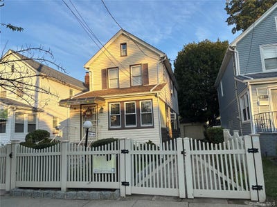 /international/us/107-09-221st-street-queens-village-ny-110103301329/