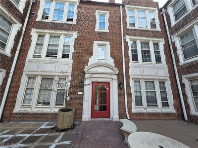 /international/us/15610-van-aken-boulevard-shaker-heights-oh-110106128271/