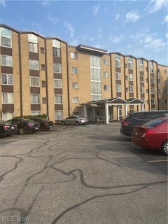 /international/us/25735-lorain-road-north-olmsted-oh-110107778296/