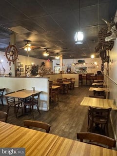 /international/us/seafood-restaurant-turnkey-family-run-restaurant-voorhees-nj-110108448572/