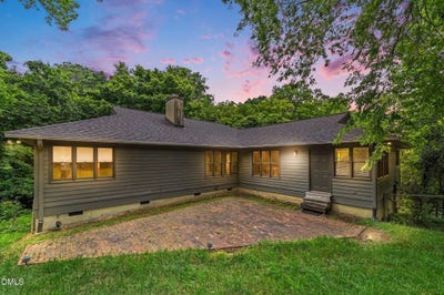 /international/us/213-hillsborough-street-chapel-hill-nc-110108278833/