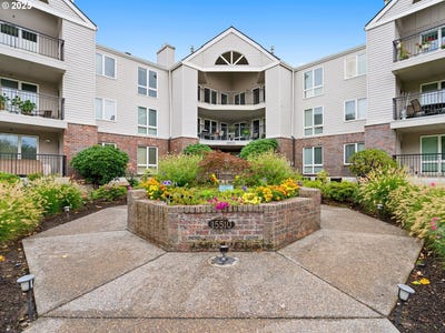 /international/us/15510-ne-knott-st-portland-or-110102697937/