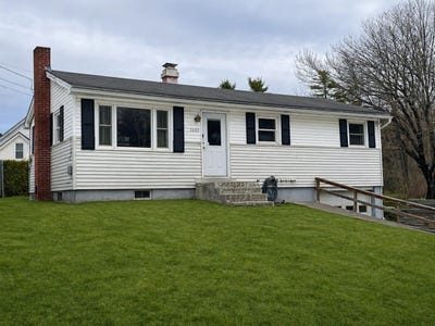 /international/us/3680-memorial-drive-st-johnsbury-vt-110106448740/