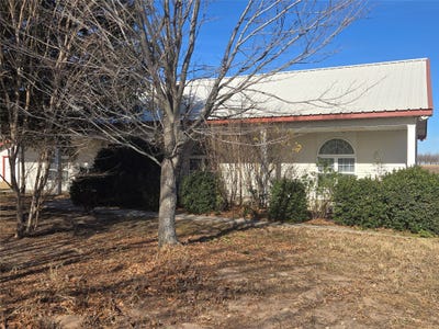 /international/us/700-county-road-408-comanche-tx-110104780368/