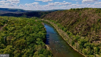 /international/us/42-kodiak-lane-great-cacapon-wv-110107955343/