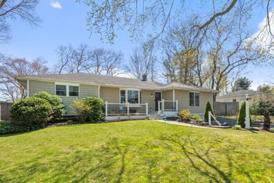 /international/us/1426-townline-road-nesconset-ny-110098959016/