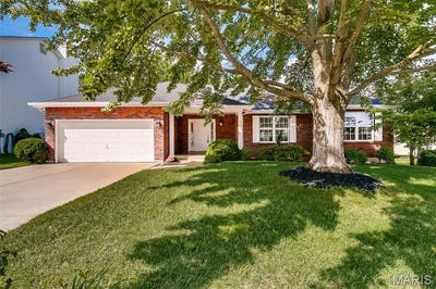 /international/us/1209-quiet-woods-drive-st-peters-mo-110108683148/