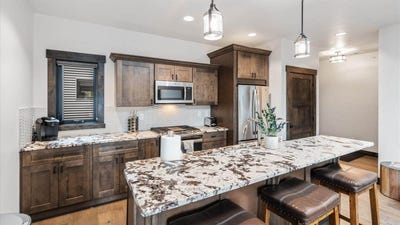 /international/us/317-central-avenue-whitefish-mt-110106272821/