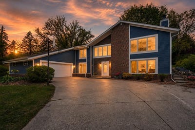 /international/us/820-crestwood-dr-waukesha-wi-110107858601/