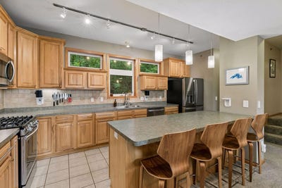 /international/us/9820-cove-drive-minnetonka-mn-110120086178/