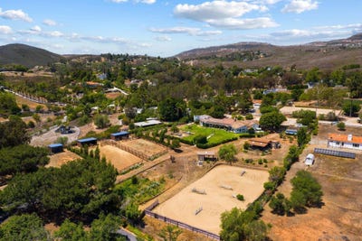 /international/us/7155-circa-de-media-escondido-ca-110101148168/