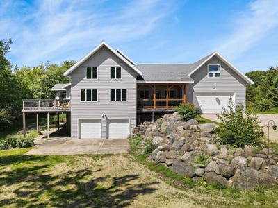/international/us/2215-w-ridge-road-cottage-grove-wi-110101244634/