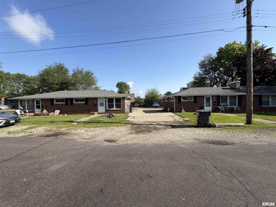 /international/us/1402-sommerset-street-pekin-il-110107798370/
