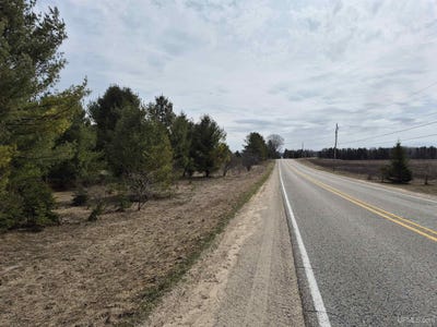 /international/us/east-20-quarry-road-gulliver-mi-110108179160/