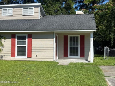 /international/us/136-village-court-jacksonville-nc-110108539702/
