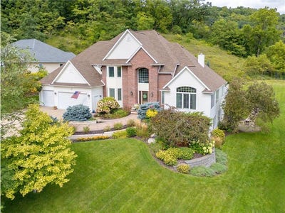 /international/us/78-shady-oak-court-winona-mn-110107908973/