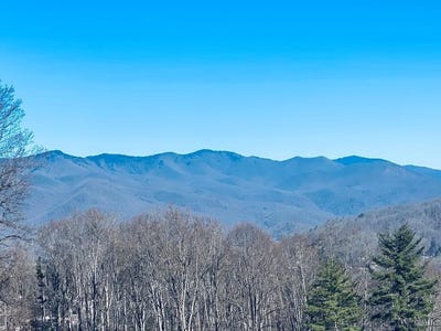 /international/us/42-nowhere-dr-sylva-nc-110104127263/