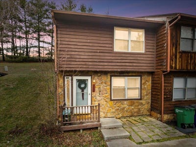 /international/us/2590-townhouse-street-christiansburg-va-110105036693/