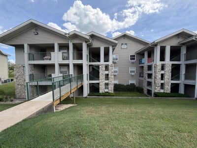 /international/us/150-w-rockford-drive-branson-mo-110108344656/