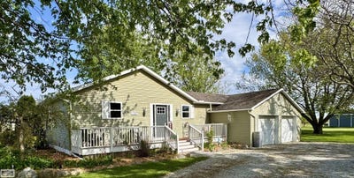 /international/us/15687-norman-road-yale-mi-110105387165/