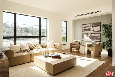 /international/us/2824-avenel-st-los-angeles-ca-110101462119/