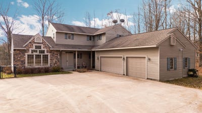 /international/us/15445-holly-drive-thompsonville-mi-110104330381/