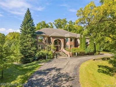/international/us/6364-golden-lane-west-bloomfield-twp-mi-110120128599/