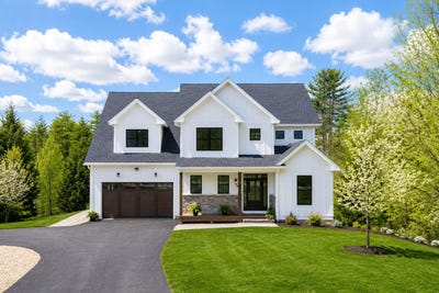 /international/us/18-solace-pointe-road-meredith-nh-110107927474/
