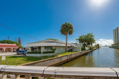 /international/us/2763-s-ridgewood-avenue-south-daytona-fl-110108667303/