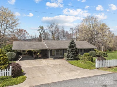 /international/us/457-overlook-drive-spruce-pine-nc-110098819807/