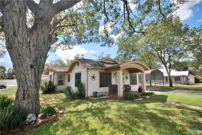 /international/us/302-s-main-street-schulenburg-tx-110102924271/