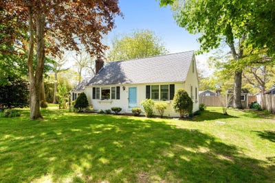/international/us/19-anthony-road-west-yarmouth-ma-110100977105/
