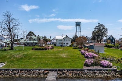 /international/us/742-main-street-reedville-va-110098998708/