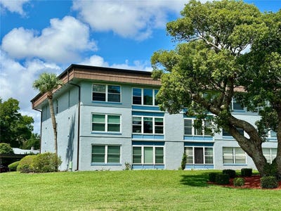 /international/us/333-lake-howard-drive-nw-winter-haven-fl-110108256229/