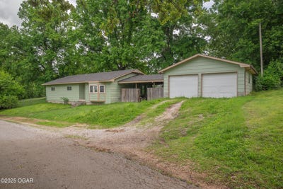 /international/us/645-worth-street-granby-mo-110100324725/